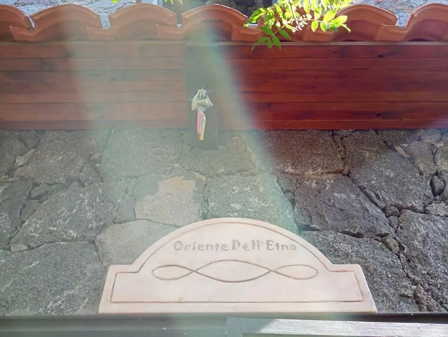 Villa Oriente Dell'Etna Luogo Di Quiete E Cura Di Se à Belpasso 0*,